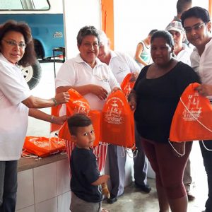 entrega-de-mochilas