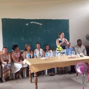 martha-vega-donacion-mochilas-escolares